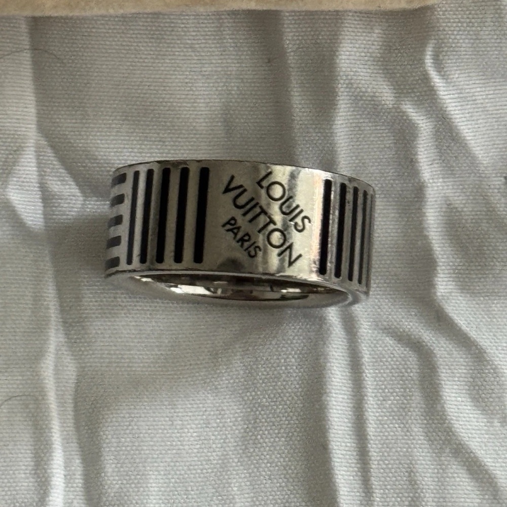 Louis Vuitton Silver Damnier Ring - authentic - Picture 2 of 5